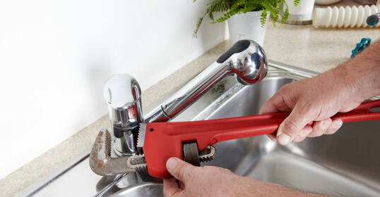 Advantages of Using a Plumber in Altona